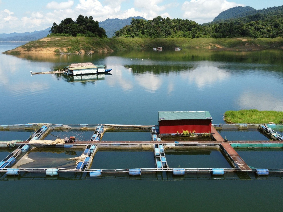 Vùng hồ rộng lớn tạo điều kiện lý tưởng cho nhiều hoạt động giải trí.  Vùng hồ rộng lớn tạo điều kiện lý tưởng cho nhiều hoạt động giải trí.