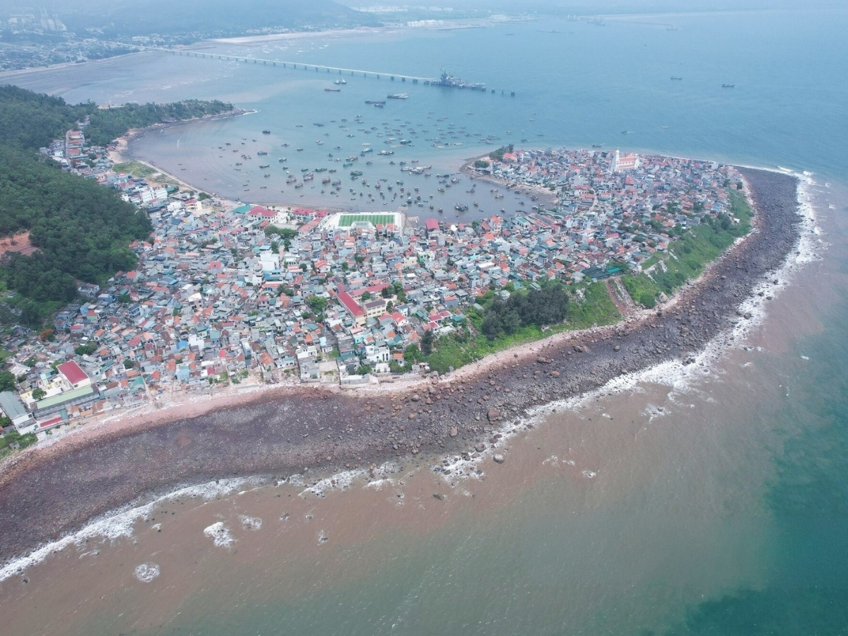 Biển Nghi Sơn cũng là vùng đang đầu tư phát triển du lịch. 