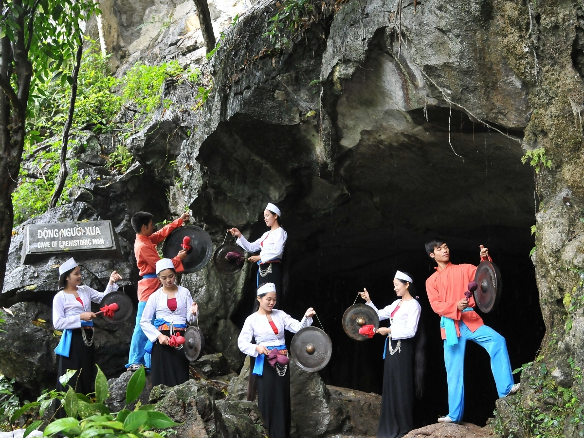 Cộng đồng người Mường tại vùng núi phía bắc Thanh Hóa. Cộng đồng người Mường tại vùng núi phía bắc Thanh Hóa.