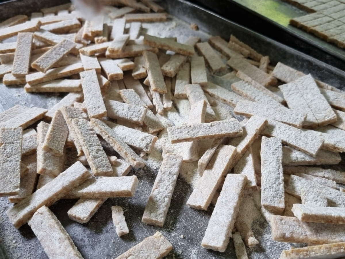 Chè lam nổi bật với sự hòa quyện giữa các tầng vị.  Chè lam nổi bật với sự hòa quyện giữa các tầng vị.