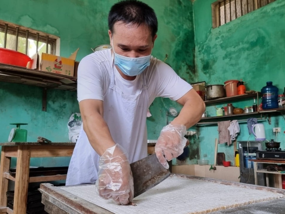 Cơ sở chè lam Lâm Thu với nhiều năm kinh nghiệm làm nghề.  Cơ sở chè lam Lâm Thu với nhiều năm kinh nghiệm làm nghề.