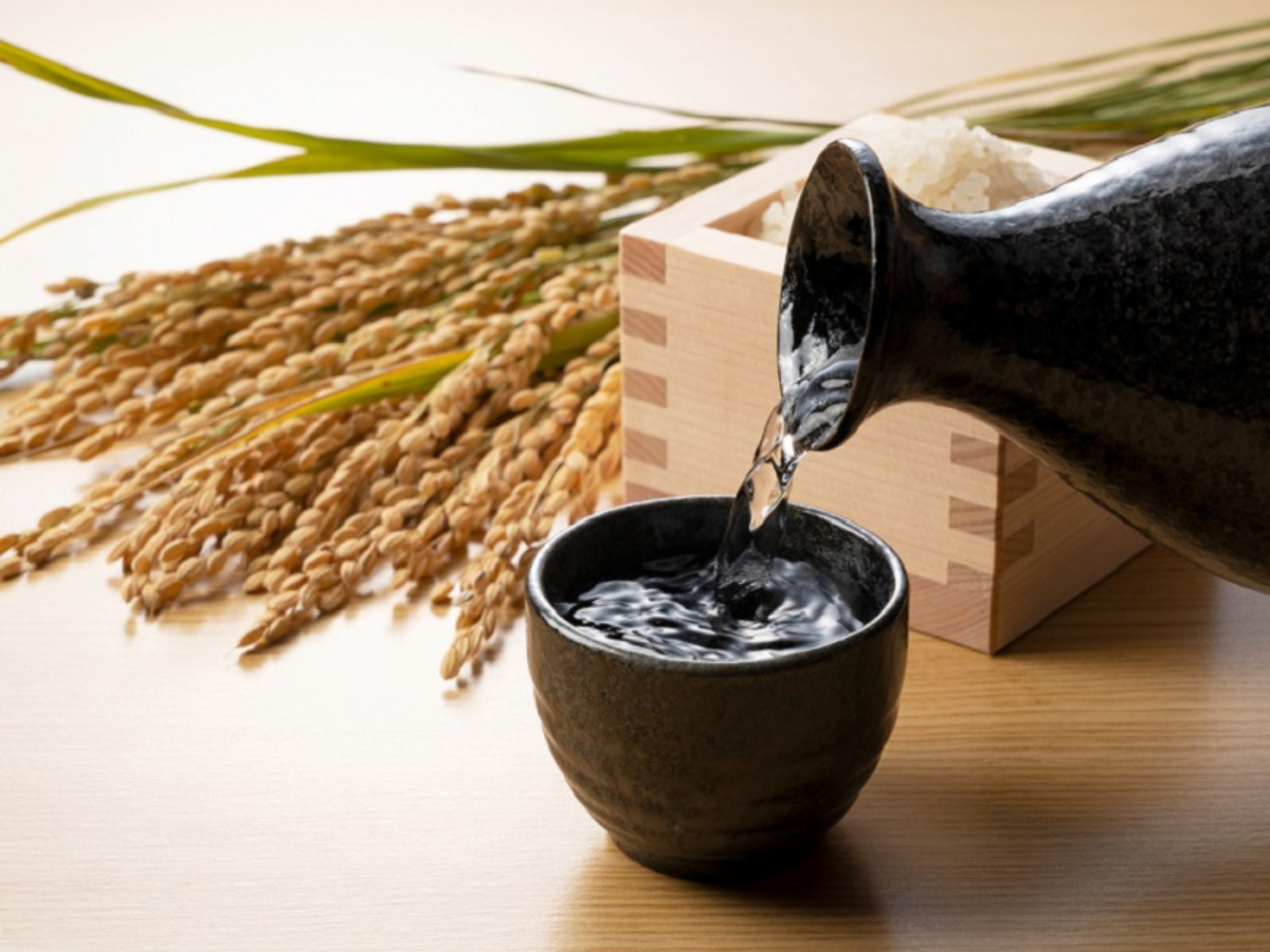 Khi thưởng thức, rượu Nga Sơn mang đến mùi thơm dịu nhẹ của nếp mới.