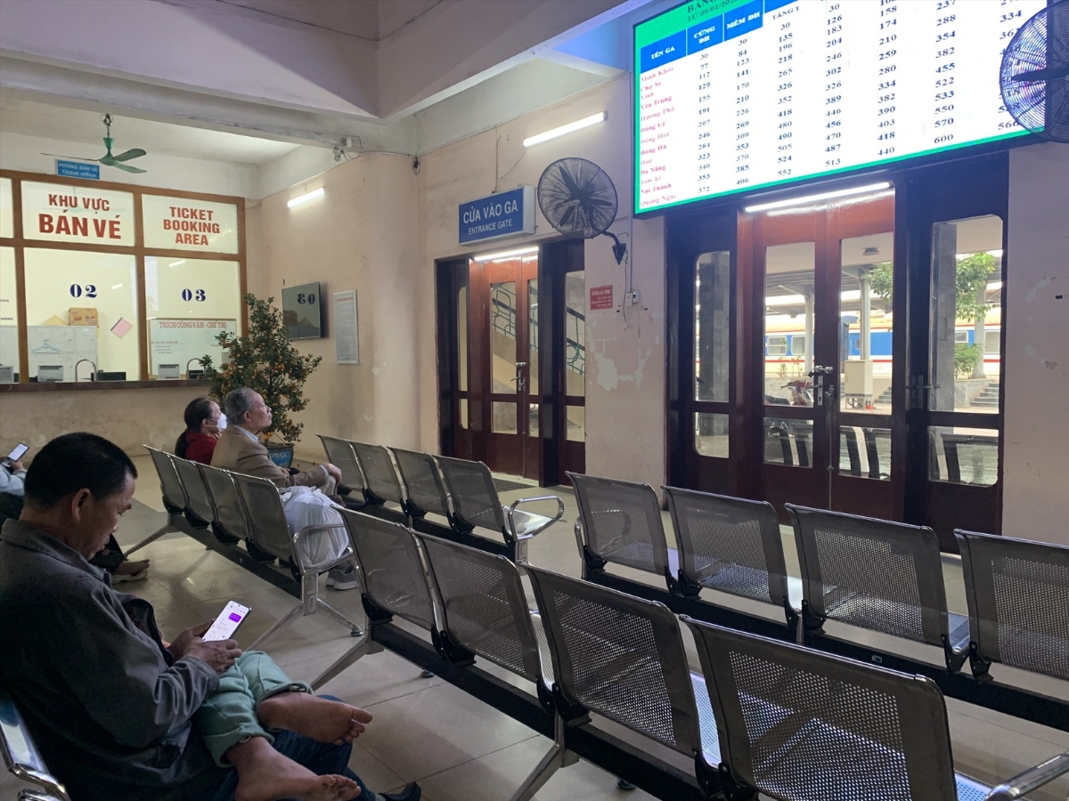 Phòng chờ tại ga Thanh Hóa rộng rãi, sạch sẽ.  Phòng chờ tại ga Thanh Hóa rộng rãi, sạch sẽ.