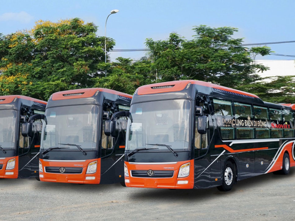 Xe khách Sao Việt.  Xe khách Sao Việt.