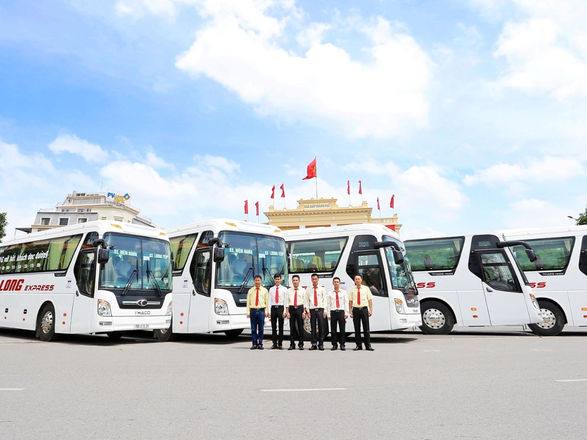 Nhà xe Hoàng Long. Nhà xe Hoàng Long.