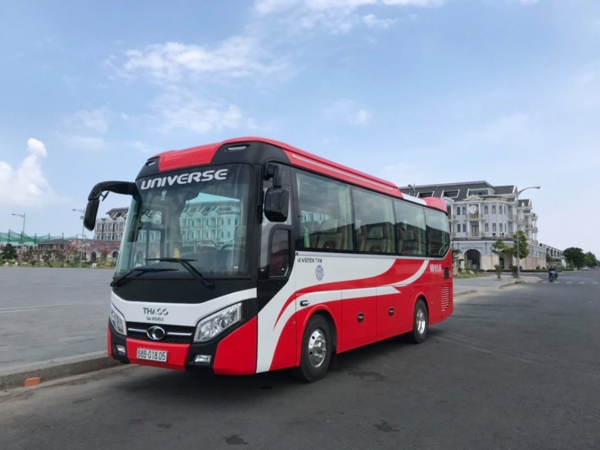 Xe ghế ngồi bình thường thích hợp cho các tuyến ngắn hoặc muốn tiết kiệm chi phí. Xe ghế ngồi bình thường thích hợp cho các tuyến ngắn hoặc muốn tiết kiệm chi phí.