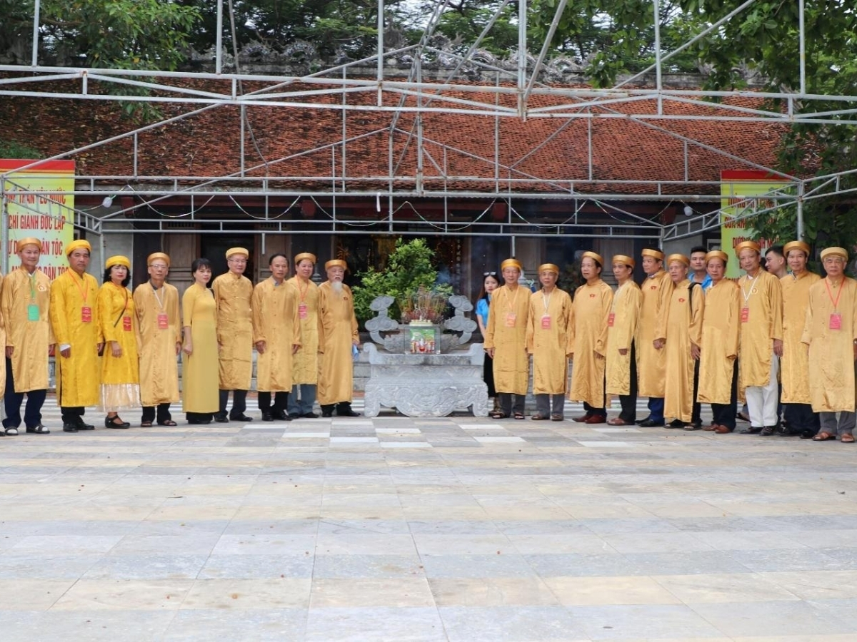 Lễ hội đền thờ Dương Đình Nghệ diễn ra vào tháng 3 âm lịch. 