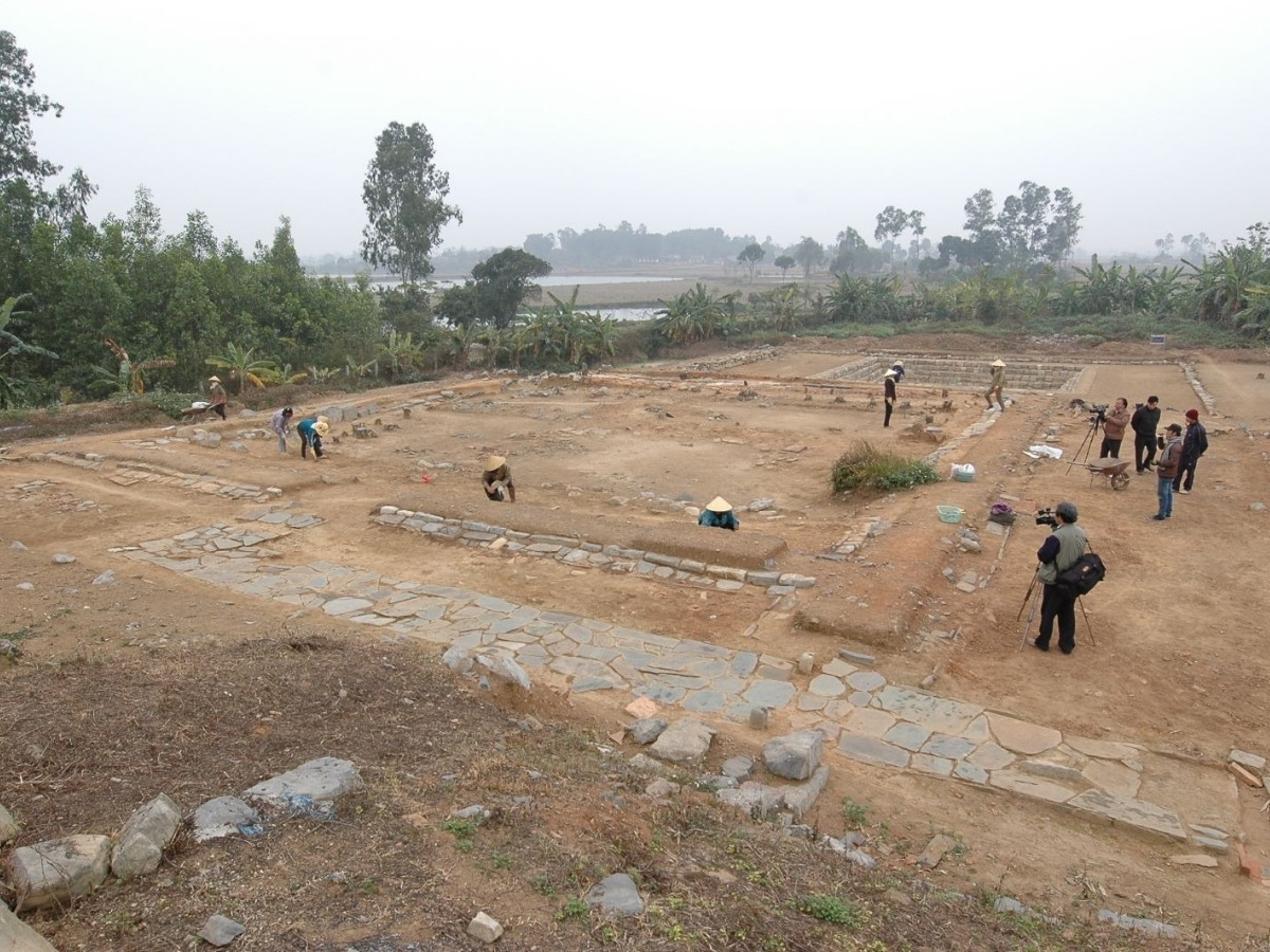 Khu vực di tích trong quá trình được khai quật.