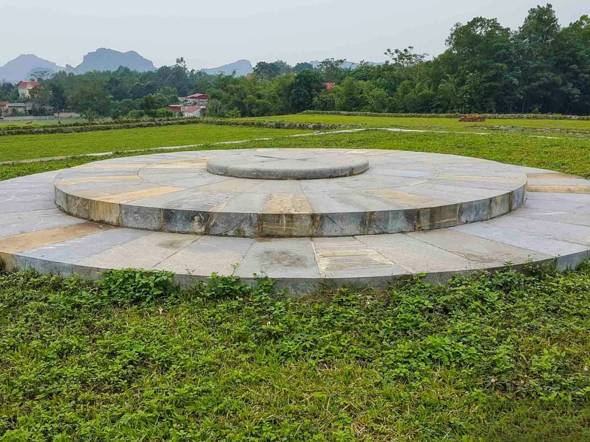 Cận cảnh khu vực đàn Nam Giao nhà Hồ.