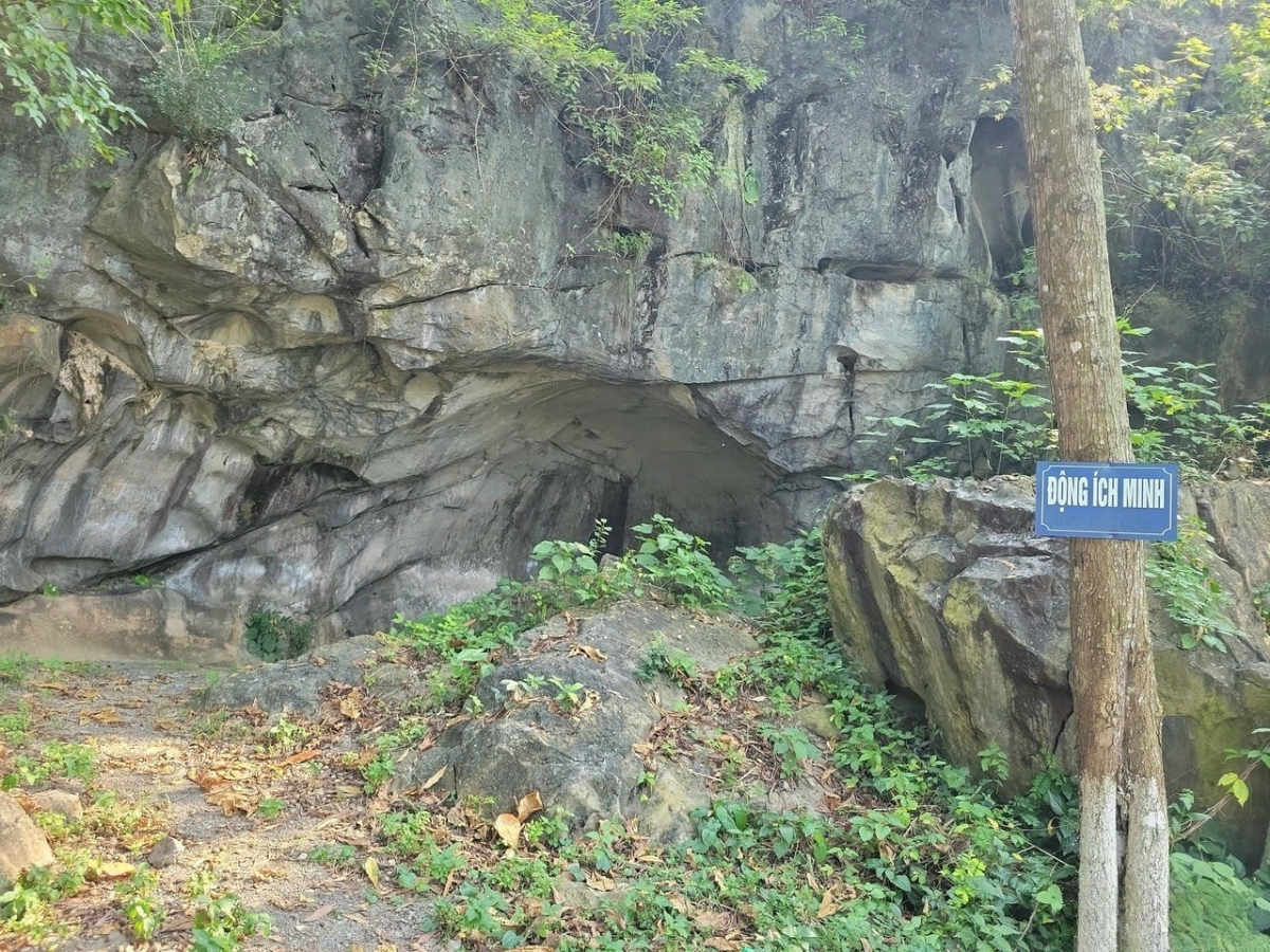 Động Ích Minh là nơi quân ta dùng làm nơi sản xuất vũ khí thời chống Pháp. 