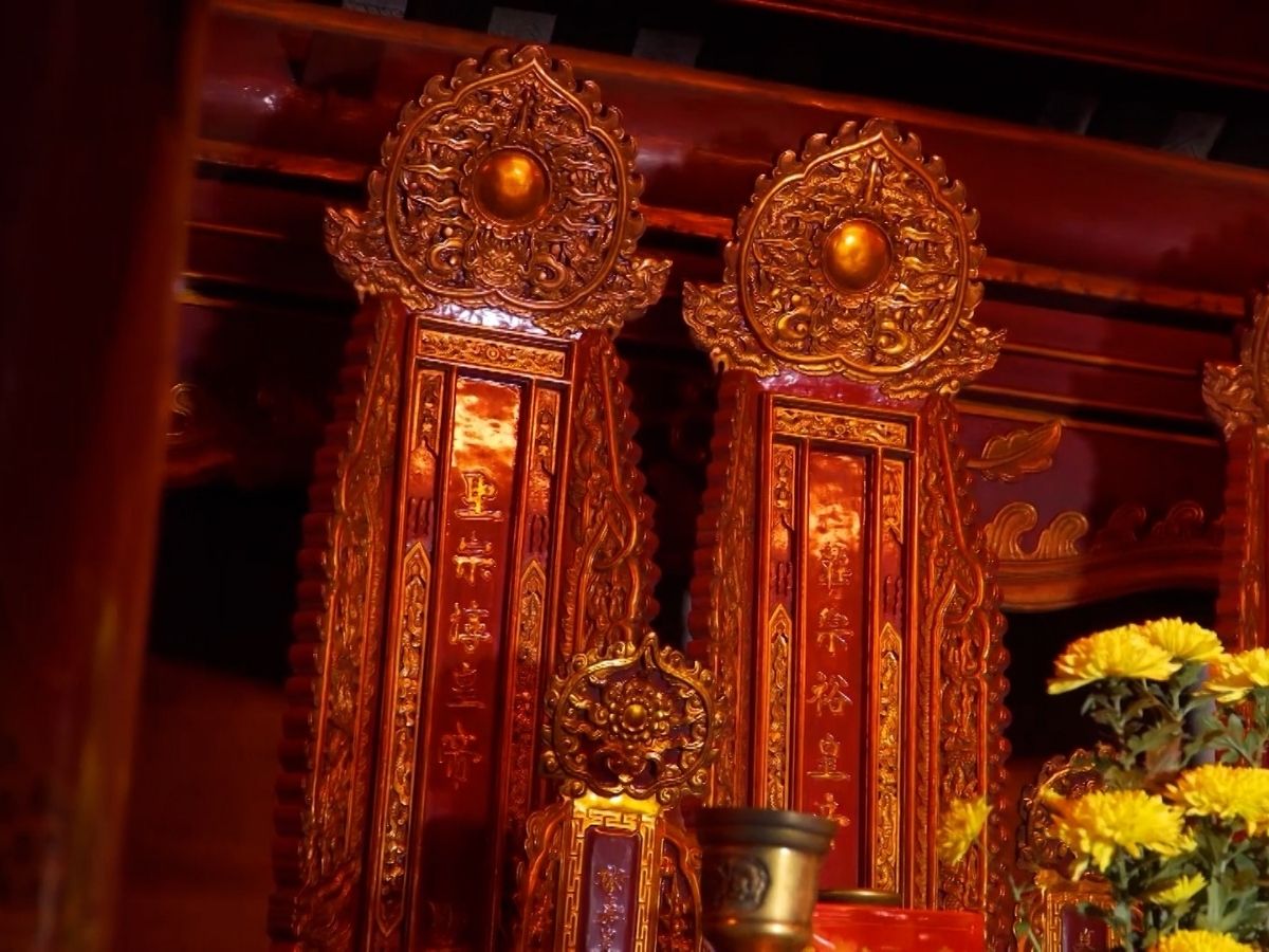 Thánh vị của Thái tổ Cao Hoàng đế và bài vị của Lê Thần Tông.