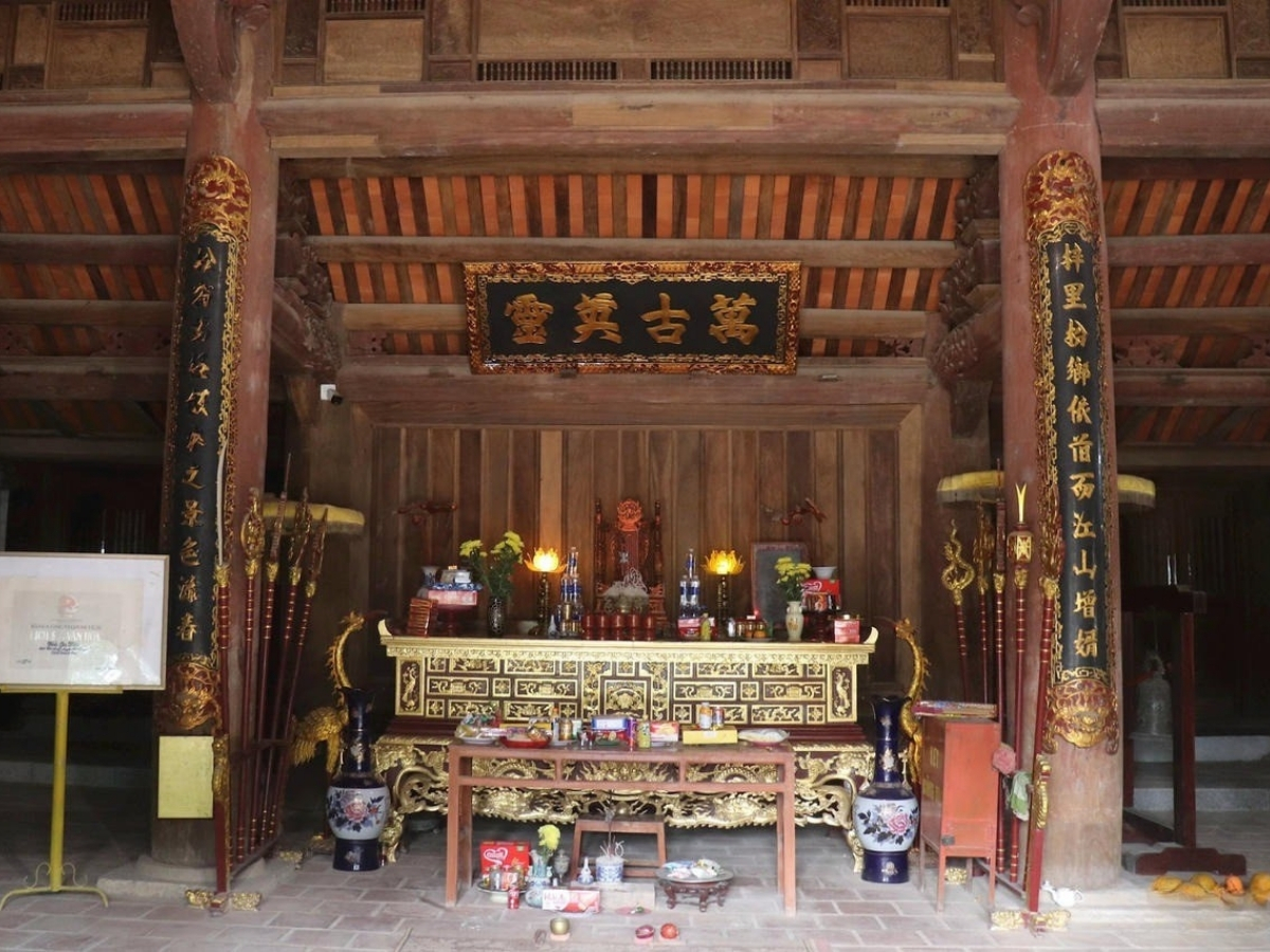 Khung cảnh phía trong lăng miếu Triệu Trường.