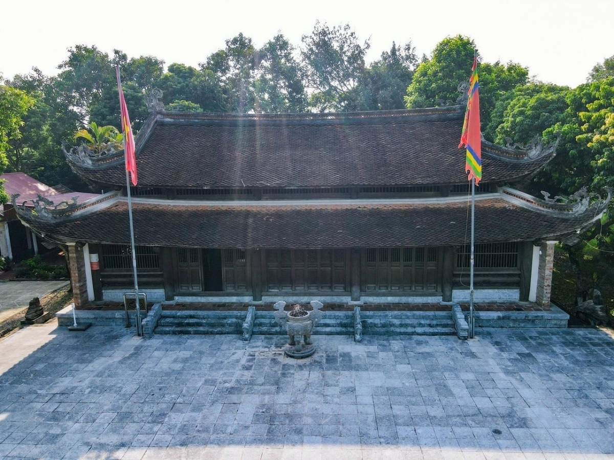 Đền Đồng Cổ nhìn từ trên cao xuống.