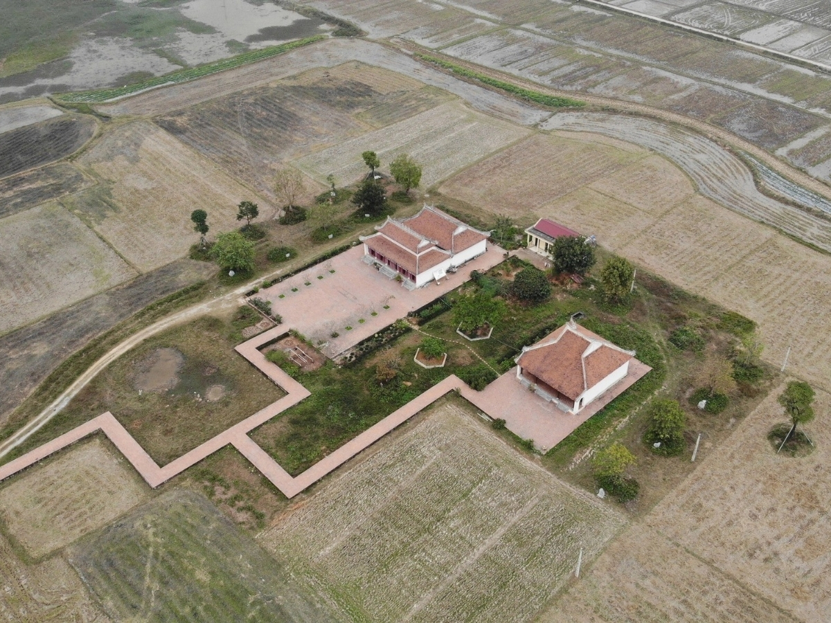 Toàn cảnh khu vực xung quanh lăng miếu Triệu trường. 