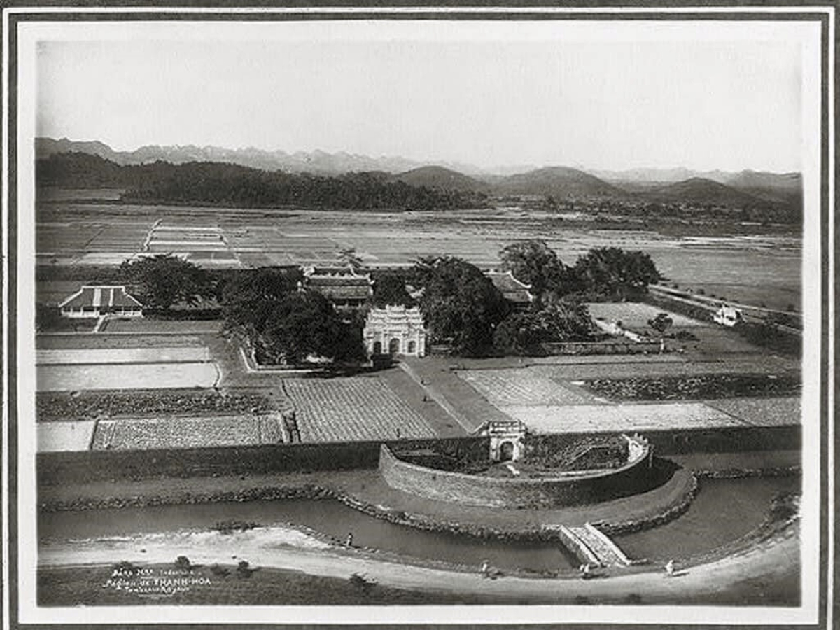 Tư liệu về lăng miếu Triệu Trường chụp lại bởi người Pháp.