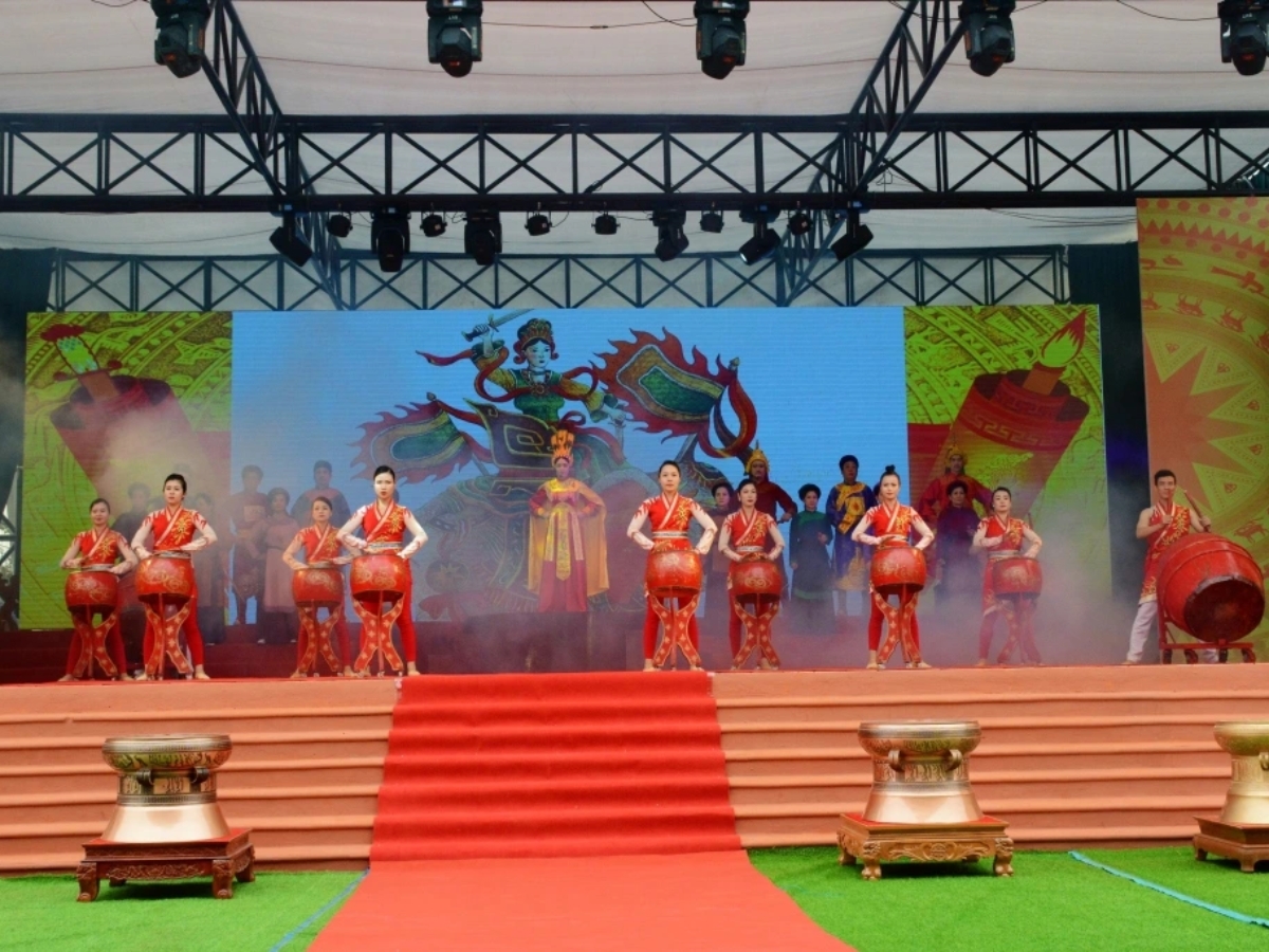 Lễ tưởng niệm 700 ngày mất của nhà sử học Lê Văn Hưu.