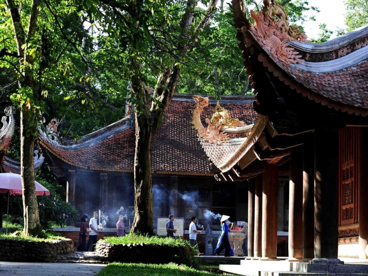 Kết hợp tham quan và chiêm bái tại Khu di tích quốc gia Lam Kinh. 