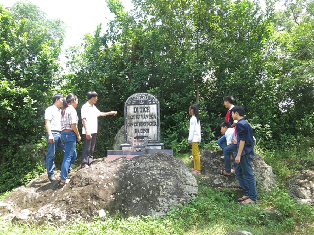Kết hợp tham quan và tìm hiểu lịch sử tại Thành Nhà Hồ.