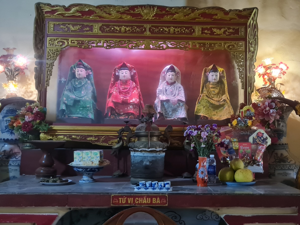 Khu vực đền thờ Tứ Vị Chầu Bà tại Phủ Sung. 