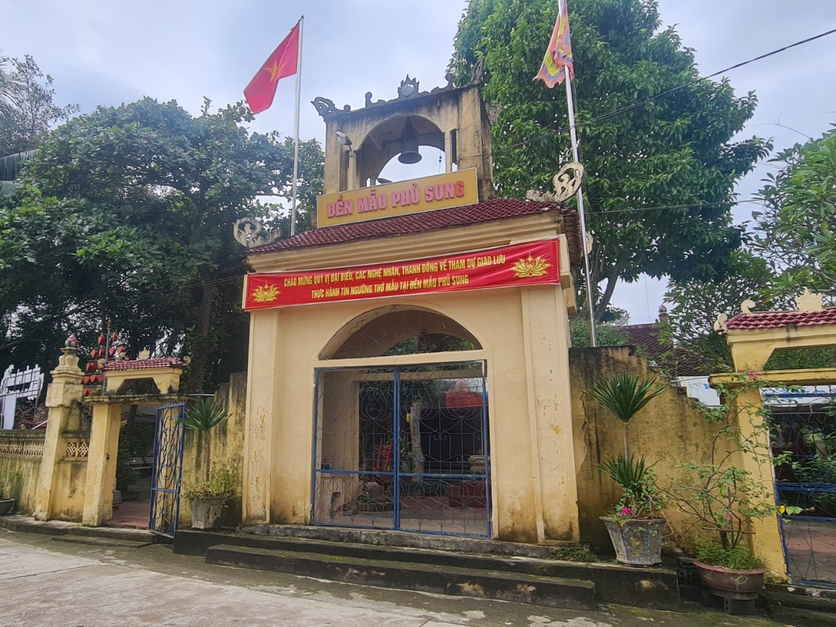 Phủ Sung là một trong những điểm thờ Mẫu nổi tiếng tại Thanh Hóa. 