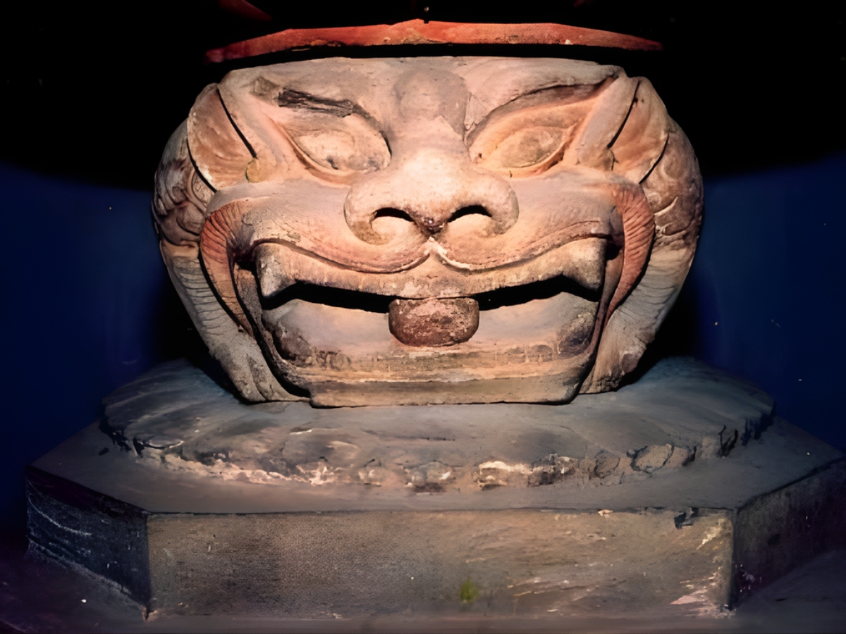 Hiện vật đầu rồng được bảo tồn tại Chùa Sùng Nghiêm Diên Thánh.