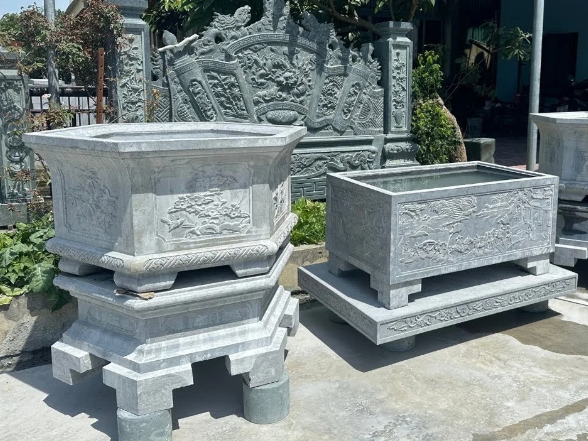 Những tác phẩm đá nghệ thuật được chế tác bởi nghệ nhân làng Nhồi.