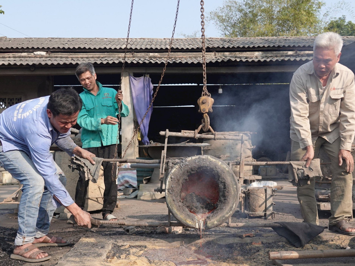 Nơi đây được phát triển thành trung tâm sản xuất đồ đồng phục vụ đa dạng các tầng lớp xã hội, từ cung đình cho đến dân gian.
