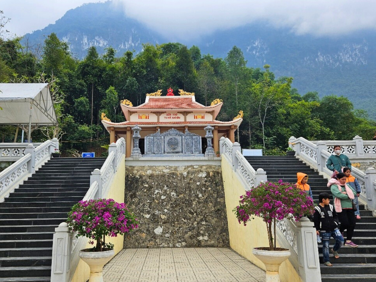 Đền thờ Tư Mã Hai Đào - Anh hùng dân tộc trên đất Mường Xia.