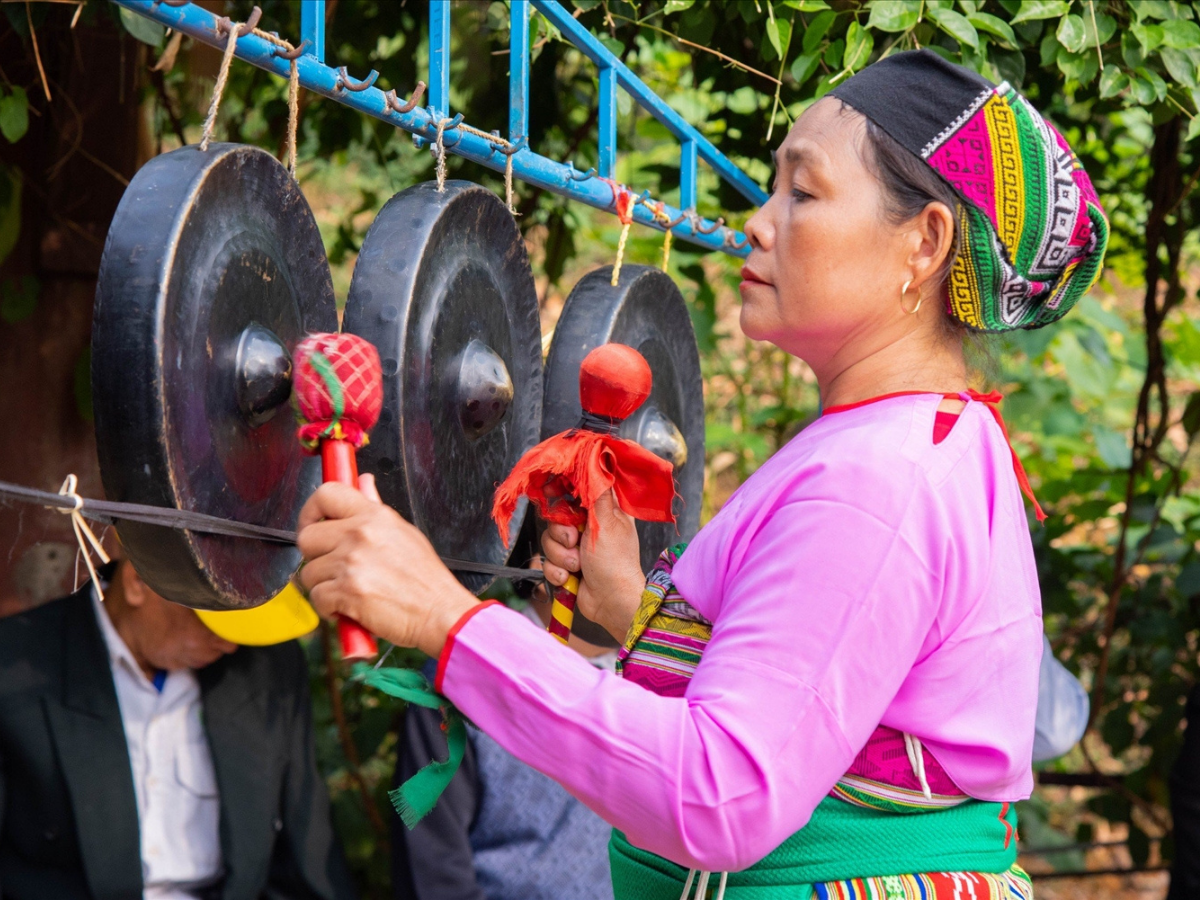 Lễ hội Pôồn Pôông của đồng bào Mường tại Thanh Hóa được ví như một nét chấm phá của núi rừng Tây Bắc.
