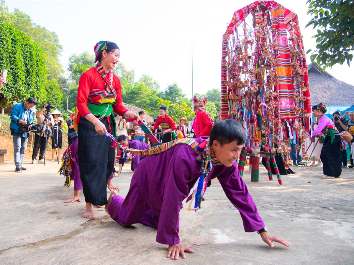 Lễ hội được tổ chức vào các dịp rằm tháng Giêng, rằm tháng Ba và rằm tháng Bảy hàng năm.