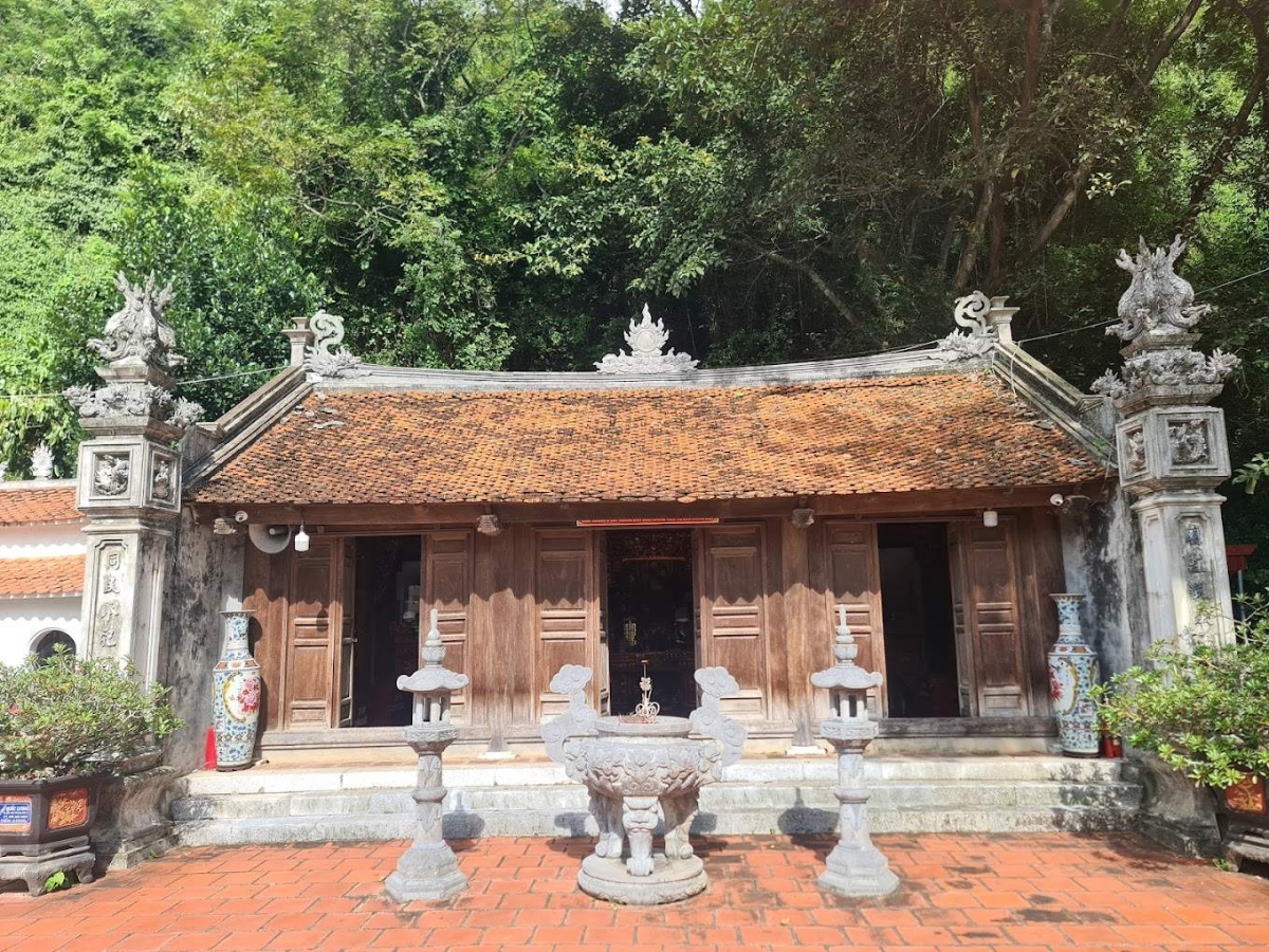 Đền thờ Mai An Tiêm là nơi thờ tự ông tổ của nghề trồng dưa hấu tại Việt Nam. 