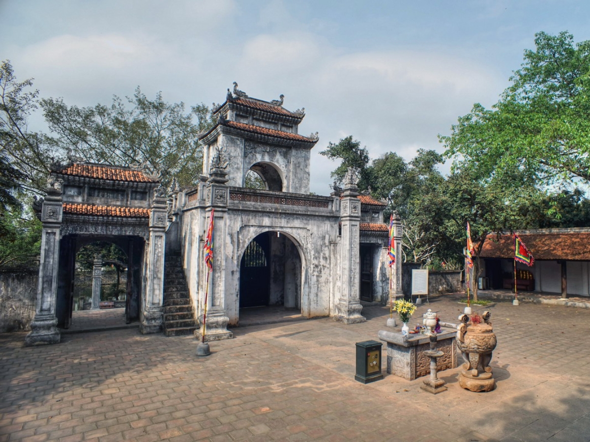 Đền Bà Triệu với không gian vừa linh thiêng, vừa thanh tịnh.