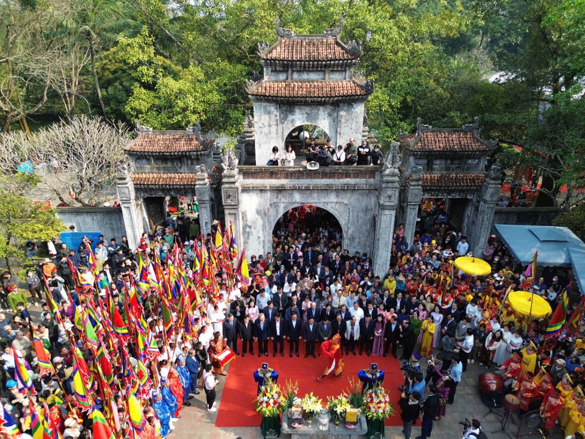 Lễ hội đền Bà Triệu thu hút hàng nghìn người dân và du khách thập phương.