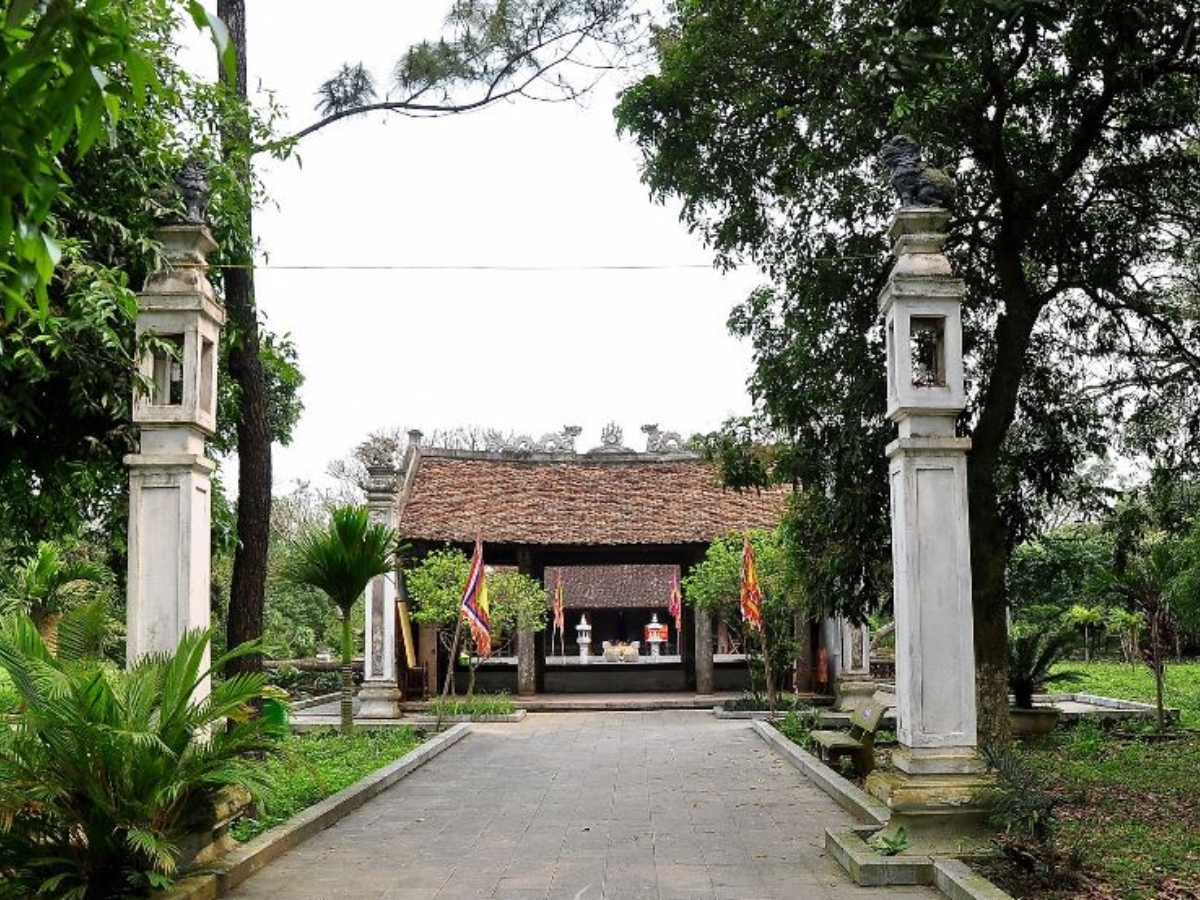 Đền thờ Lê Hoàn nằm tại làng Trung Lập, xã Xuân Lập, tỉnh Thanh Hóa.