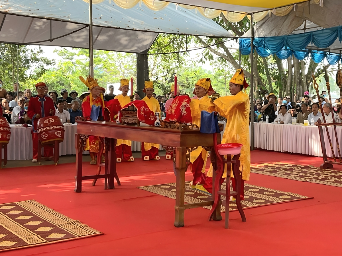 Lễ hội tưởng nhớ vị danh tướng tài ba Dương Đình Nghệ.