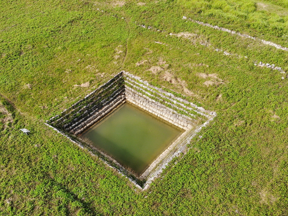 Giếng Vua dùng để lấy nước tẩy uế trước khi tế trời. 