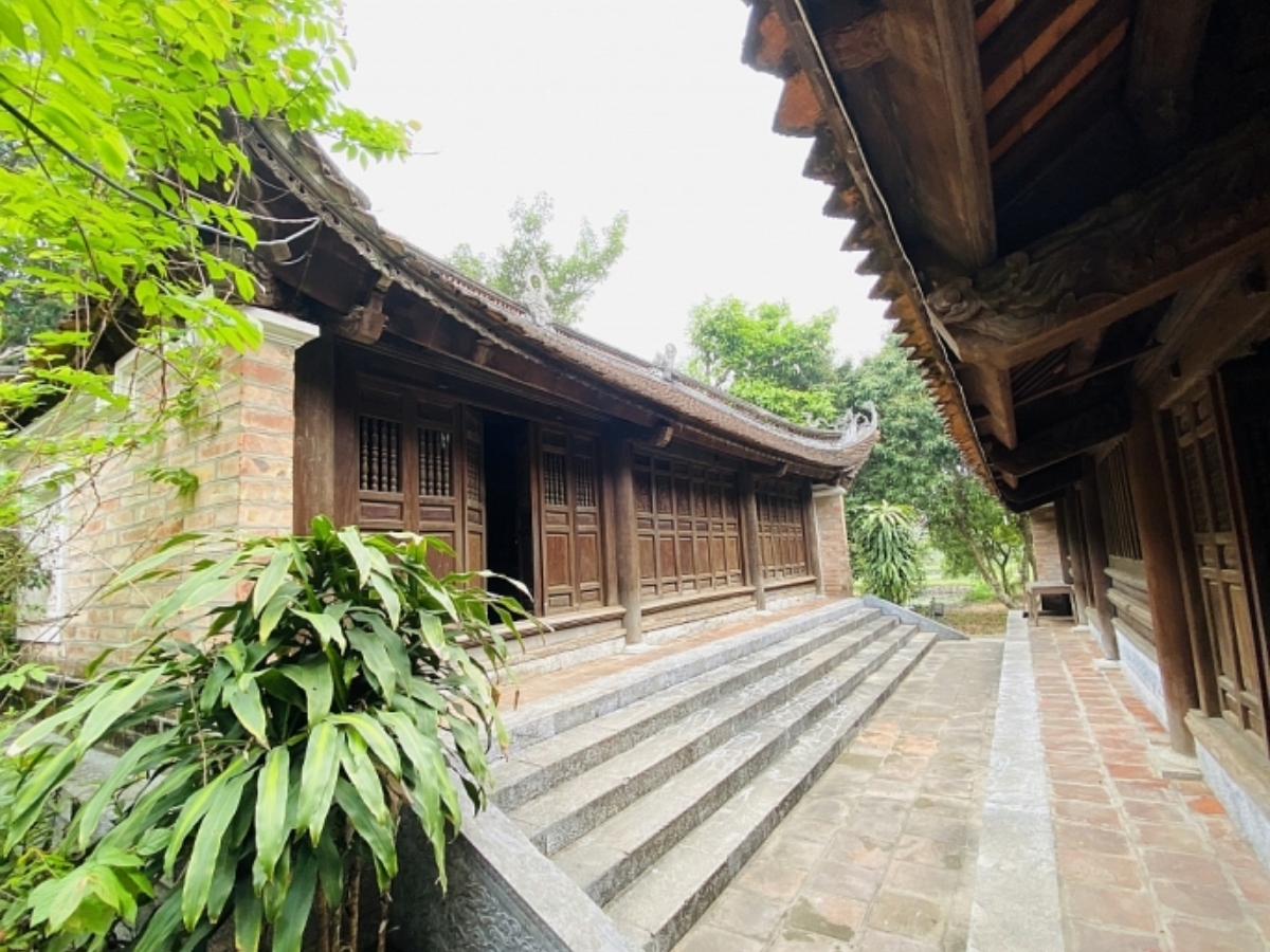 Chính tẩm có kết cấu giáp mai với tiền đường.