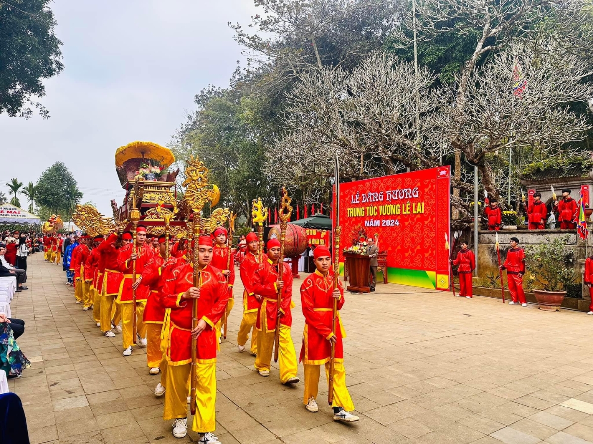 Không khí lễ hội tưng bừng, nhộn nhịp tại đền thờ Lê Lai.