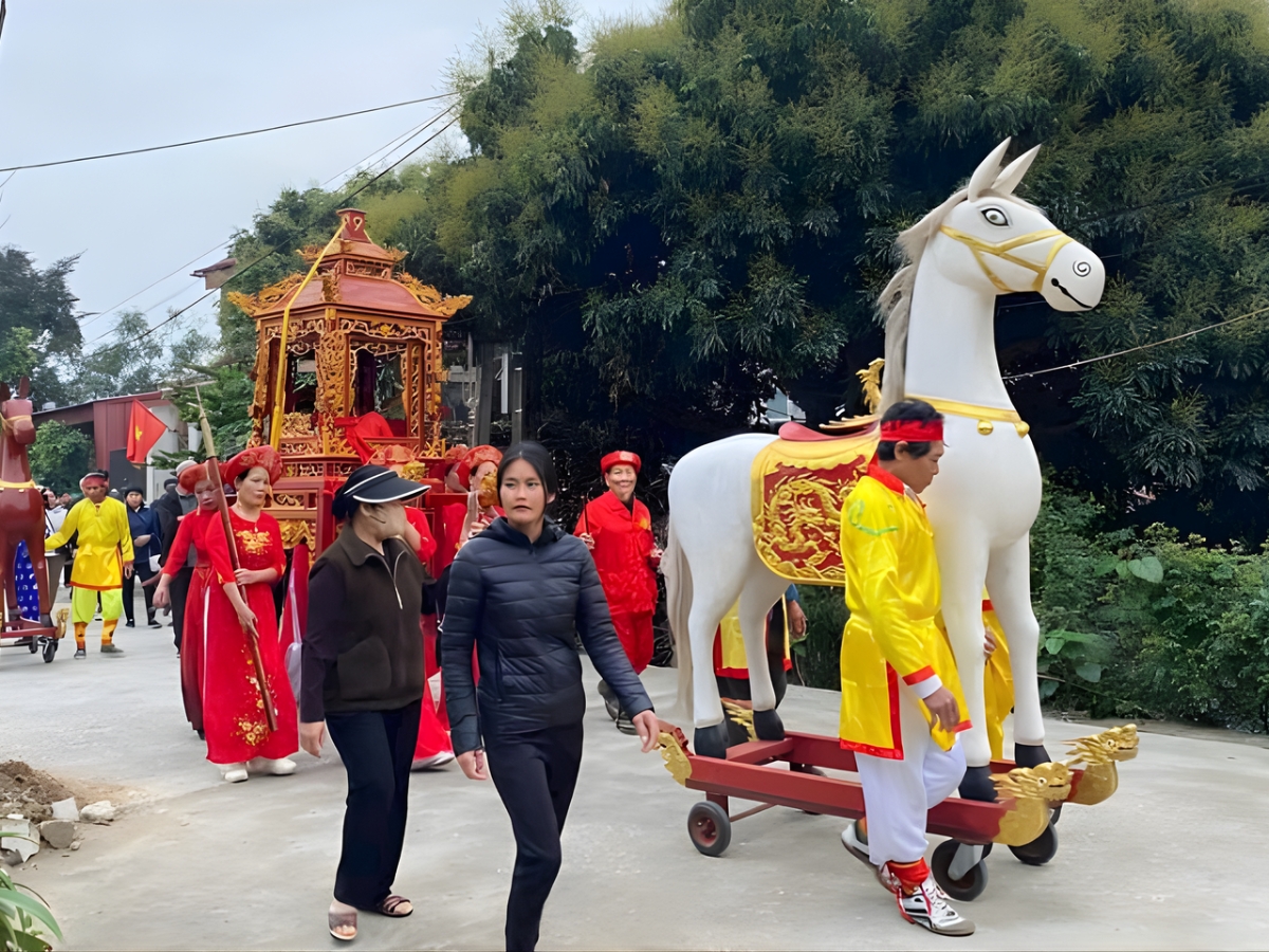 Không khí lễ hội nhộn nhịp, tưng bừng tại Phủ Trịnh