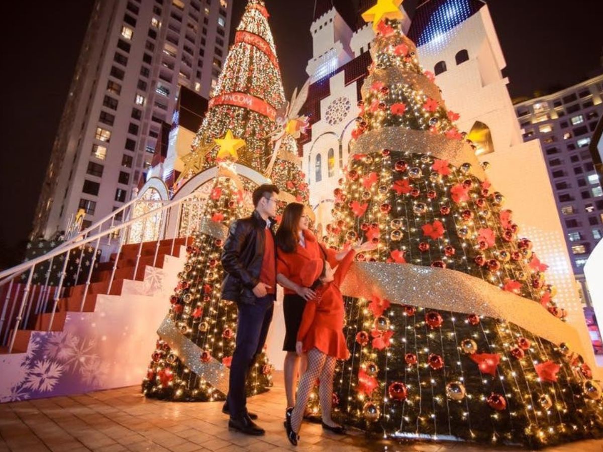 Các chương trình giáng sinh được tổ chức tại trung tâm thương mại Thanh Hóa.