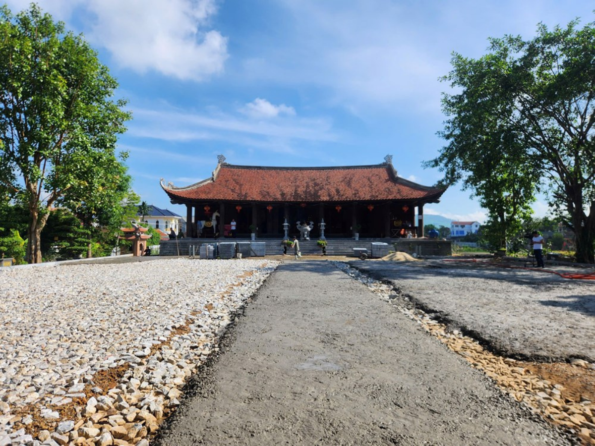 Vua Gia Long quyết định xây dựng miếu tổ tại quê hương Gia Miêu. 