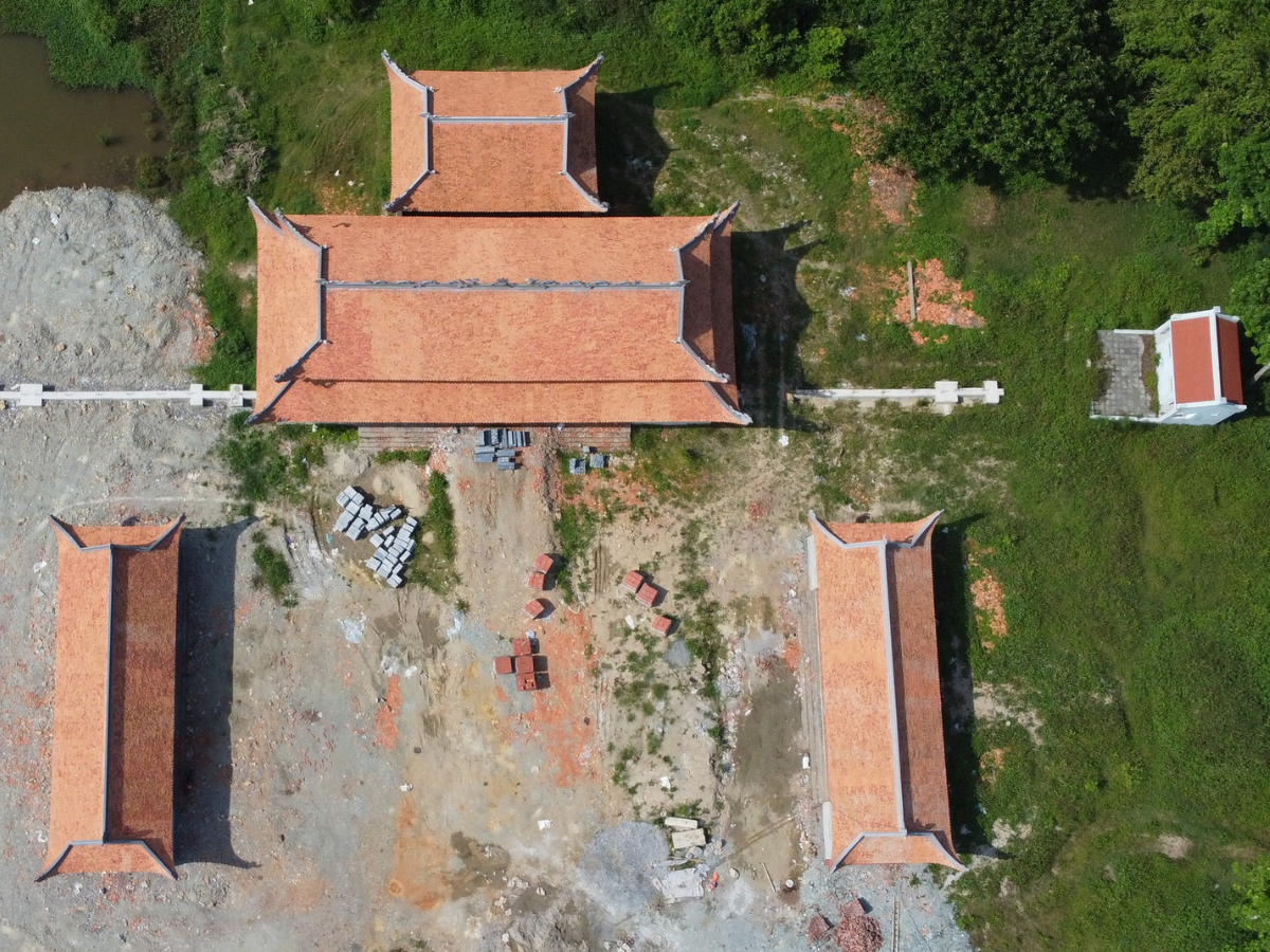 Khi đến với quần thể di tích Ba Đình Thanh Hóa, du khách có thể tận mắt ngắm nhìn những giá trị lịch sử còn sót lại qua các đình làng truyền thống. 