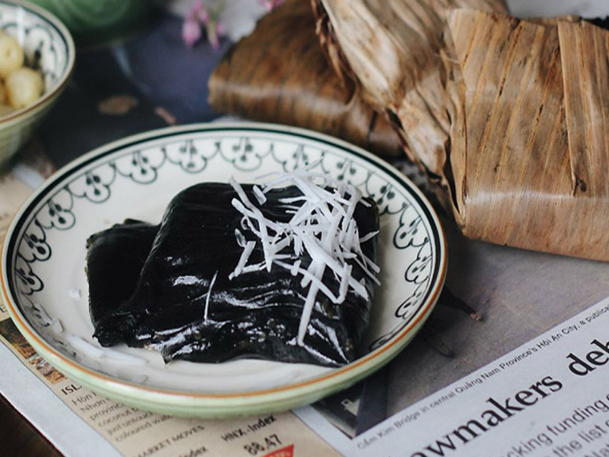 Du khách có thể thưởng thức những món ăn dân dã tại các quán nhỏ trong vùng với đặc sản như bánh răng bừa.