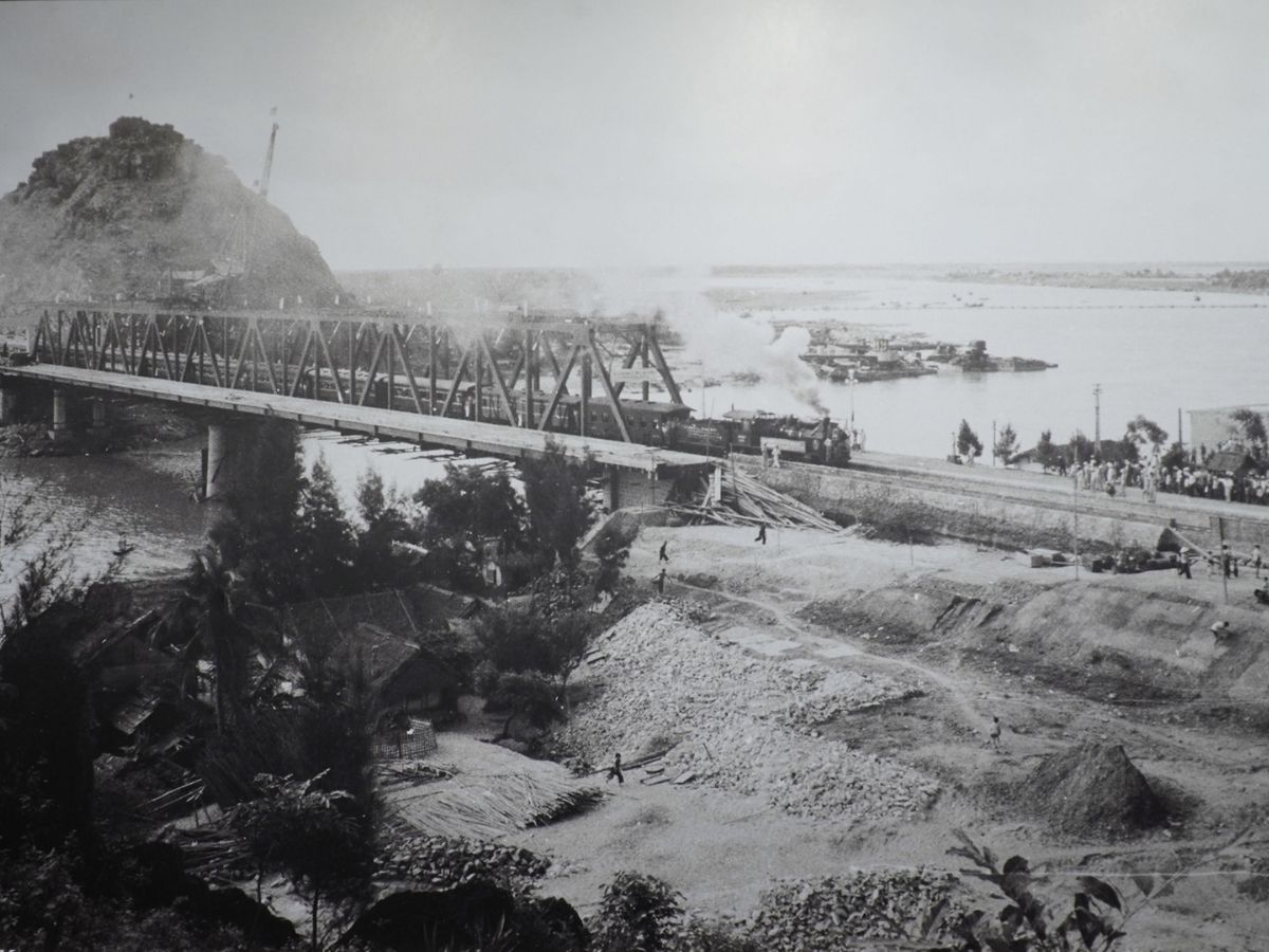 Cụm di tích lịch sử Nam Ngạn nằm bên dòng sông Mã anh hùng.