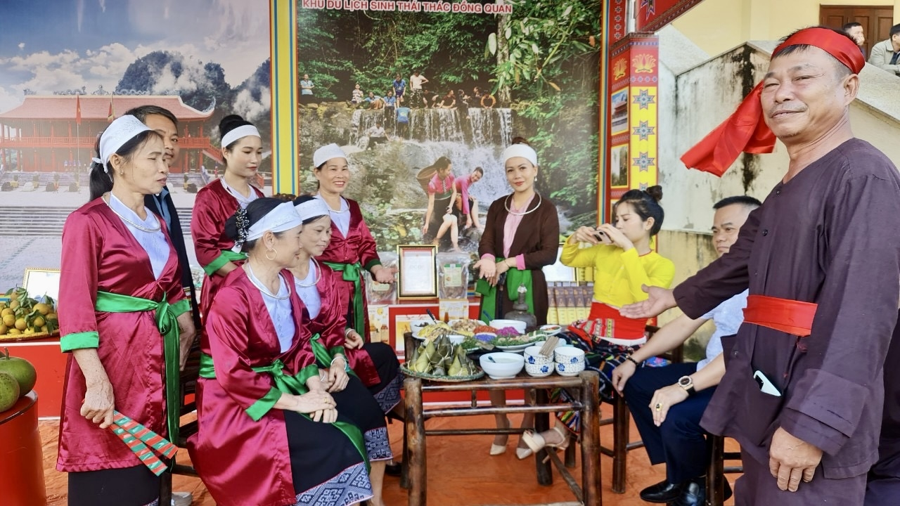 Khu gian hàng giới thiệu về ẩm thực ở phiên chợ vùng cao.