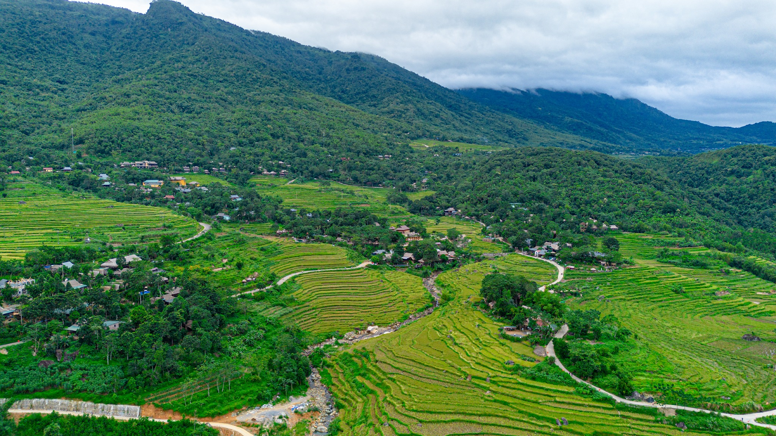 Trải nghiệm bản làng và thiên nhiên Pù Luông đầu xuân.
