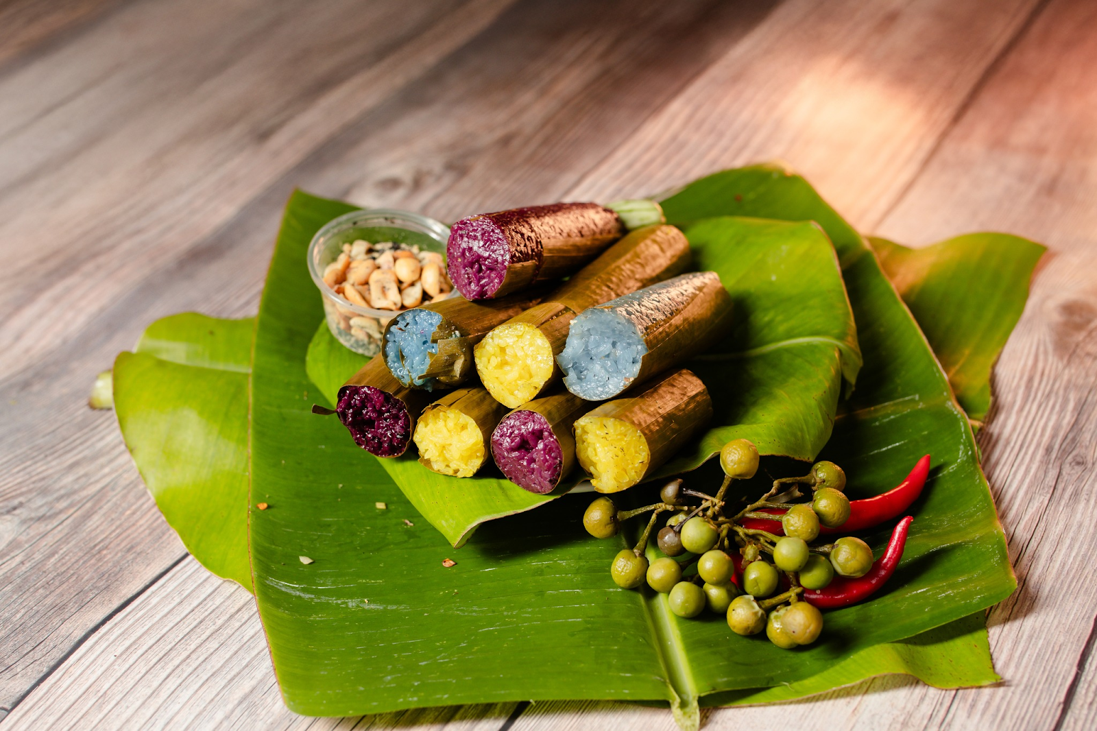 Thưởng thức món cơm lam truyền thống, đặc sản xứ Thanh.