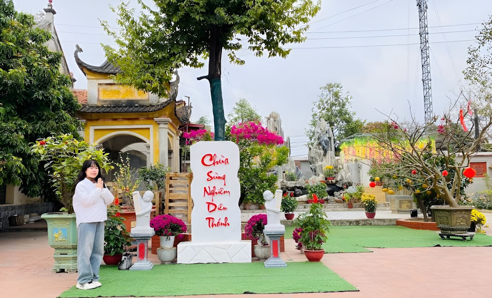 Mỗi bước chân về chùa Sùng Nghiêm Diên Thánh là một hành động gìn giữ di sản, để nét linh thiêng còn mãi với thời gian. Mỗi bước chân về chùa Sùng Nghiêm Diên Thánh là một hành động gìn giữ di sản, để nét linh thiêng còn mãi với thời gian.