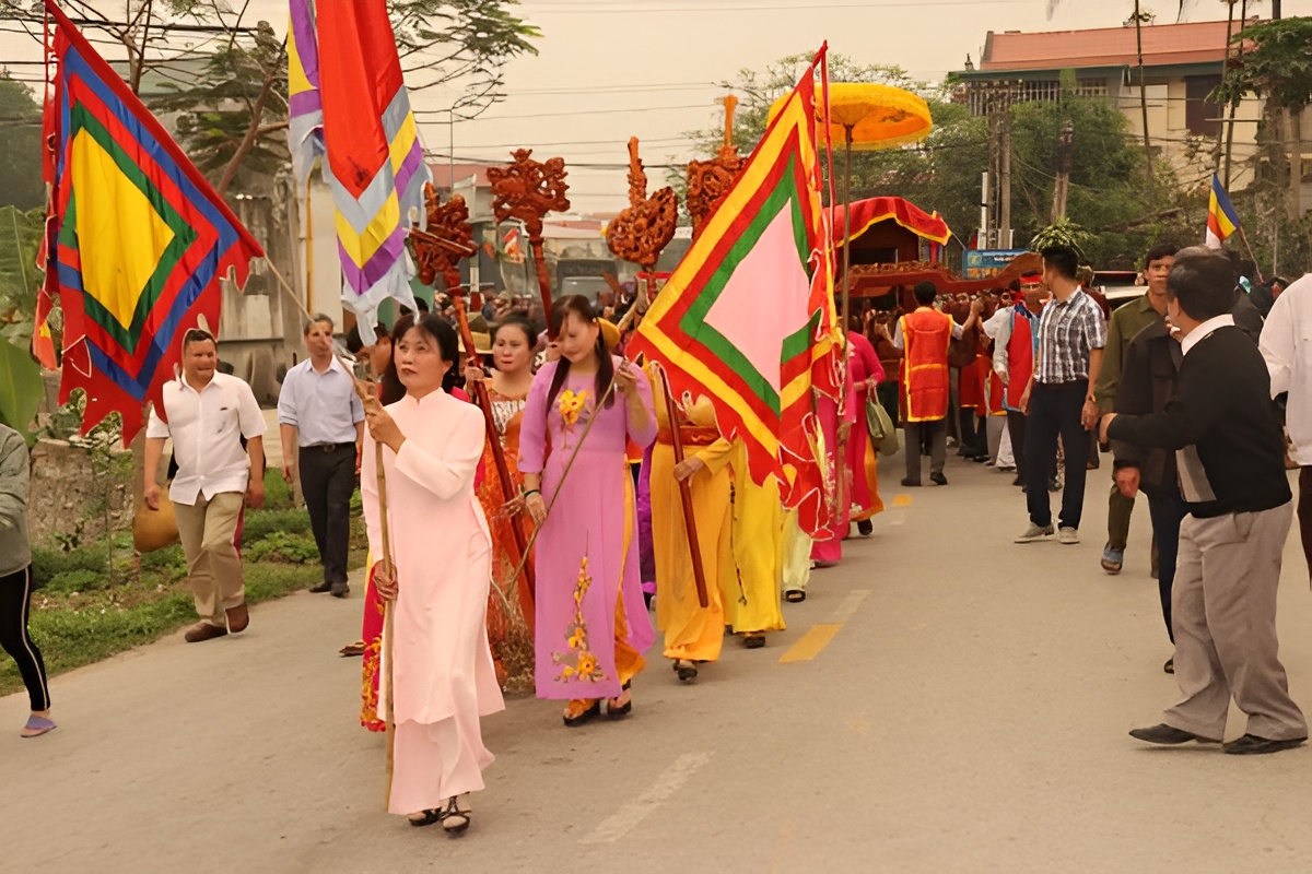 Nghi thức rước kiệu tại lễ hội chùa Sùng Nghiêm Diên Thánh, lan tỏa niềm tin và không khí linh thiêng đầu xuân. Nghi thức rước kiệu tại lễ hội chùa Sùng Nghiêm Diên Thánh, lan tỏa niềm tin và không khí linh thiêng đầu xuân.