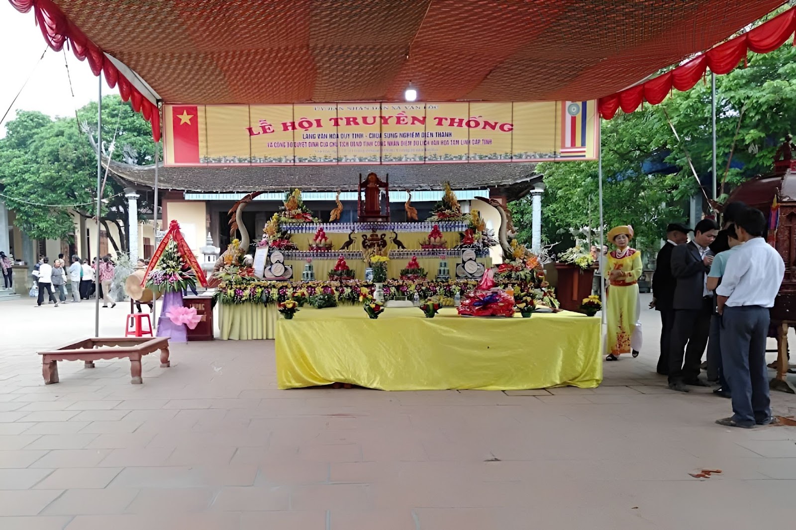 Không gian lễ hội chùa Sùng Nghiêm Diên Thánh trang nghiêm, đậm bản sắc văn hóa tâm linh dịp đầu xuân. Không gian lễ hội chùa Sùng Nghiêm Diên Thánh trang nghiêm, đậm bản sắc văn hóa tâm linh dịp đầu xuân.